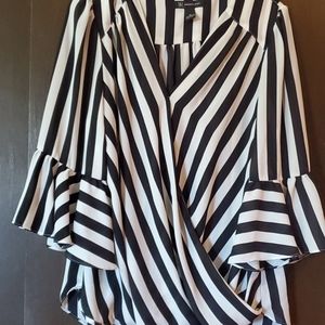 EUC Black & Cream color v neck blouse bell sleeves